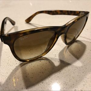 Women’s Ray Ban Sunglasses